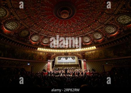 (190216) -- PECHINO, 16 febbraio 2019 (Xinhua) -- Una vista della sala Athenaeum si vede durante un concerto di musica classica a Bucarest, Romania, 14 febbraio 2019. Il concerto si è tenuto in occasione del Capodanno lunare cinese e del 70° anniversario dell'istituzione delle relazioni diplomatiche Cina-Romania. (Xinhua/Cristian Cristel) XINHUA FOTO DEL GIORNO PUBLICATIONxNOTxINxCHN Foto Stock