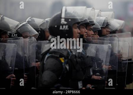 (190219) -- KATHMANDU, 19 febbraio 2019 -- il personale delle forze di polizia armate marcia in una parata durante la celebrazione della giornata nazionale della democrazia a Tundikhel a Kathmandu, Nepal, 19 febbraio 2019. Il 69° giorno nazionale della democrazia del Nepal è stato osservato martedì con vari programmi per commemorare il giorno in cui la nazione ha raggiunto la libertà dal regime di Rana. ) NEPAL-KATHMANDU-DEMOCRACY DAY sulavxshrestha PUBLICATIONxNOTxINxCHN Foto Stock