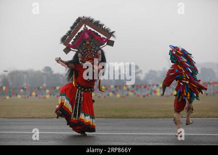 (190219) -- KATHMANDU, 19 febbraio 2019 -- ballerini mascherati si esibiscono durante la celebrazione della giornata nazionale della democrazia a Tundikhel a Kathmandu, Nepal, 19 febbraio 2019. Il 69° giorno nazionale della democrazia del Nepal è stato osservato martedì con vari programmi per commemorare il giorno in cui la nazione ha raggiunto la libertà dal regime di Rana. ) NEPAL-KATHMANDU-DEMOCRACY DAY sulavxshrestha PUBLICATIONxNOTxINxCHN Foto Stock