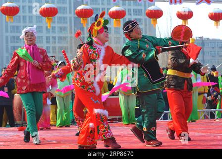 (190219) -- ZHANGJIAKOU, 19 febbraio 2019 -- le squadre di Shehuo hanno organizzato spettacoli popolari per celebrare il Festival delle Lanterne a Zhangjiakou, nella provincia di Hebei, 19 febbraio 2019, il 15° giorno del primo mese del calendario lunare cinese. ) CHINA-HEBEI-ZHANGJIAKOU-LANTERN FESTIVAL-CELEBRATION (CN) CHENXXIAODONG PUBLICATIONXNOTXINXCHN Foto Stock