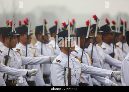 (190219) -- KATHMANDU, 19 febbraio 2019 -- il personale di polizia del Nepal marcia in una parata durante la celebrazione della giornata nazionale della democrazia a Tundikhel a Kathmandu, Nepal, 19 febbraio 2019. Il 69° giorno nazionale della democrazia del Nepal è stato osservato martedì con vari programmi per commemorare il giorno in cui la nazione ha raggiunto la libertà dal regime di Rana. ) NEPAL-KATHMANDU-DEMOCRACY DAY sulavxshrestha PUBLICATIONxNOTxINxCHN Foto Stock