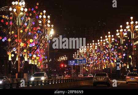 (190220) -- CHONGQING, 20 febbraio 2019 -- foto scattata il 19 febbraio 2019 mostra una vista notturna a Chongqing, nel sud-ovest della Cina. ) CHINA-CHONGQING-VISTE NOTTURNE (CN) WangxQuanchao PUBLICATIONxNOTxINxCHN Foto Stock