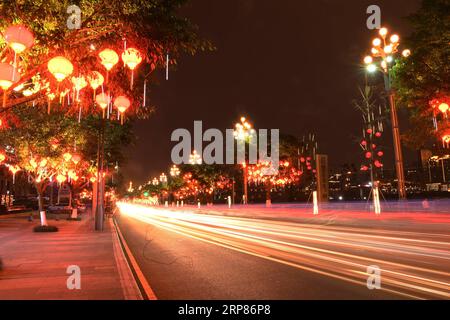 (190220) -- CHONGQING, 20 febbraio 2019 -- foto scattata il 19 febbraio 2019 mostra una vista notturna a Chongqing, nel sud-ovest della Cina. ) CHINA-CHONGQING-VISTE NOTTURNE (CN) WangxQuanchao PUBLICATIONxNOTxINxCHN Foto Stock