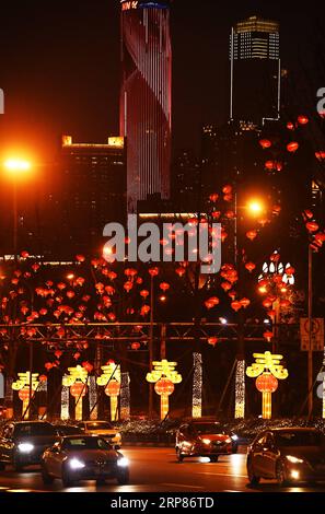 (190220) -- CHONGQING, 20 febbraio 2019 -- foto scattata il 19 febbraio 2019 mostra una vista notturna a Chongqing, nel sud-ovest della Cina. ) CHINA-CHONGQING-VISTE NOTTURNE (CN) WangxQuanchao PUBLICATIONxNOTxINxCHN Foto Stock