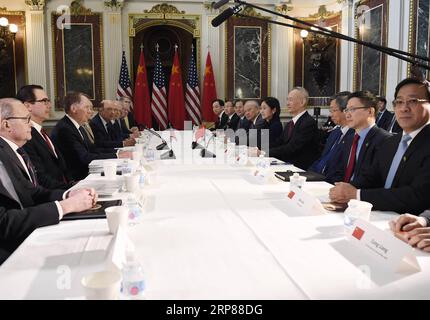 (190221) -- WASHINGTON, 21 febbraio 2019 (Xinhua) -- Vice Premier cinese Liu He, che viene anche inviato speciale del presidente cinese Xi Jinping, il Rappresentante per il commercio degli Stati Uniti Robert Lighthizer e il Segretario al Tesoro Steven Mnuchin co-presiedono l'apertura formale di un nuovo ciclo di colloqui economici e commerciali di alto livello presso l'Eisenhower Executive Office Building della Casa Bianca a Washington D.C., Stati Uniti, 21 febbraio 2019. La Cina e gli Stati Uniti giovedì mattina hanno dato il via a un nuovo ciclo di negoziati economici e commerciali ad alto livello. (Xinhua/Liu Jie) NEGOZIATI COMMERCIALI USA-WASHINGTON-CINA Foto Stock