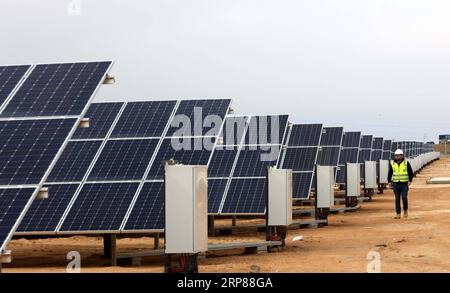 (190221) -- AMMAN, 21 febbraio 2019 -- la foto scattata il 21 febbraio 2019 mostra parte di Shams al Mafraq, un progetto solare in costruzione costruito dalla Jordan S Kawar Energy ad al Mafraq, a nord di Amman, Giordania. Il progetto, nell'ambito della strategia energetica del governo volta a incrementare il contributo delle energie rinnovabili al mix energetico complessivo al 10% entro il 2020, sarà un impianto solare da 50 MW situato ad al Mafraq. ) JORDAN-AL MAFRAQ-IMPIANTO SOLARE MohammadxAbuxGhosh PUBLICATIONxNOTxINxCHN Foto Stock