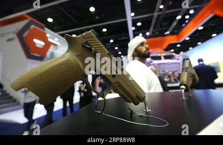 (190222) -- ABU DHABI, 22 febbraio 2019 -- i prodotti difensivi sono esposti in un'area espositiva dell'International Defense Exhibition and Conference ad Abu Dhabi, negli Emirati Arabi Uniti, 21 febbraio 2019. Gli Emirati Arabi Uniti (UAE) hanno aggiudicato 104 contratti di difesa del valore di 20 miliardi di dirham (5,45 miliardi di dollari USA) durante l'International Defence Exhibition and Conference (IDEX 2019) che si conclude giovedì. ) Emirati Arabi Uniti-ABU DHABI-CONTRATTI MohamadxBadreddine PUBLICATIONxNOTxINxCHN Foto Stock