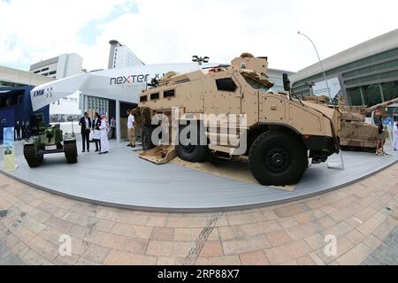 (190222) -- ABU DHABI, 22 febbraio 2019 -- i prodotti difensivi sono esposti in un'area espositiva dell'International Defense Exhibition and Conference ad Abu Dhabi, negli Emirati Arabi Uniti, 21 febbraio 2019. Gli Emirati Arabi Uniti (UAE) hanno aggiudicato 104 contratti di difesa del valore di 20 miliardi di dirham (5,45 miliardi di dollari USA) durante l'International Defence Exhibition and Conference (IDEX 2019) che si conclude giovedì. ) Emirati Arabi Uniti-ABU DHABI-CONTRATTI MohamadxBadreddine PUBLICATIONxNOTxINxCHN Foto Stock