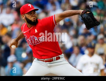 Milwaukee, Stati Uniti. 3 settembre 2023. Il lanciatore di soccorso dei Philadelphia Phillies Seranthony Dominguez lancia contro i Milwaukee Brewers nel sesto inning della loro partita di baseball all'American Family Field di Milwaukee, Wisconsin, domenica 3 settembre 2023. I Phillies sconfissero i Brewers 4-2. Foto di Tannen Maury/UPI Credit: UPI/Alamy Live News Foto Stock