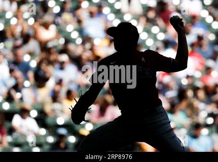 Milwaukee, Stati Uniti. 3 settembre 2023. Il lanciatore titolare dei Philadelphia Phillies Ranger Suarez è sagomato mentre lancia contro i Milwaukee Brewers nel terzo inning della loro partita di baseball all'American Family Field di Milwaukee, Wisconsin, domenica 3 settembre 2023. I Phillies sconfissero i Brewers 4-2. Foto di Tannen Maury/UPI Credit: UPI/Alamy Live News Foto Stock