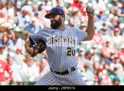 Milwaukee, Stati Uniti. 3 settembre 2023. Il lanciatore titolare dei Milwaukee Brewers Wade Miley lanciò contro i Philadelphia Phillies nel terzo inning della loro partita di baseball all'American Family Field di Milwaukee, Wisconsin, domenica 3 settembre 2023. I Phillies sconfissero i Brewers 4-2. Foto di Tannen Maury/UPI Credit: UPI/Alamy Live News Foto Stock