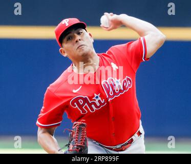 Milwaukee, Stati Uniti. 3 settembre 2023. Il lanciatore titolare dei Philadelphia Phillies Ranger Suarez lanciò contro i Milwaukee Brewers nel primo inning della loro partita di baseball all'American Family Field di Milwaukee, Wisconsin, domenica 3 settembre 2023. Foto di Tannen Maury/UPI Credit: UPI/Alamy Live News Foto Stock