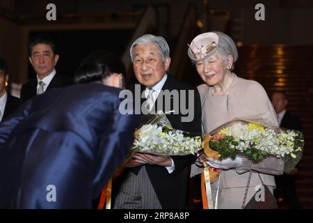 (190224) -- TOKYO, 24 febbraio 2019 (Xinhua) -- l'imperatore giapponese Akihito (2nd R) e l'imperatrice Michiko (1st R) partono dopo aver partecipato alla cerimonia per celebrare il 30 ° anniversario dell'incoronazione dell'imperatore a Tokyo, in Giappone, 24 febbraio 2019. (Xinhua/Du Xiaoyi) GIAPPONE-TOKYO-IMPERATORE-30° ANNIVERSARIO PUBLICATIONxNOTxINxCHN Foto Stock