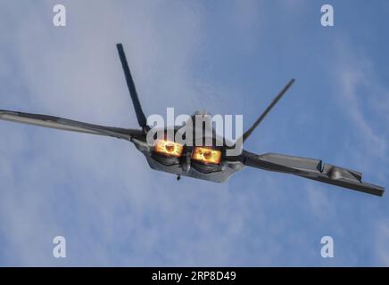 (190228) -- MELBOURNE, 28 febbraio 2019 -- Un US Air Force F-22 vola durante l'Australian International Airshow and Aerospace & Defence Exposition presso l'Avalon Airport, Melbourne, il 28 febbraio 2019. ) AUSTRALIA-MELBOURNE-AIRSHOW BaixXuefei PUBLICATIONxNOTxINxCHN Foto Stock