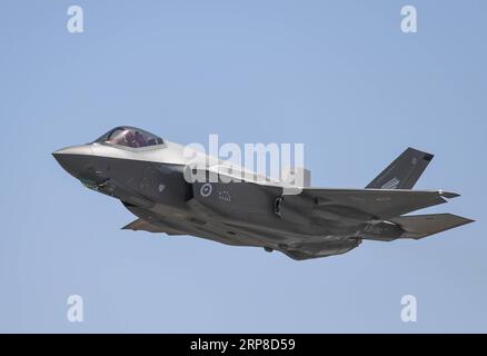 (190228) -- MELBOURNE, 28 febbraio 2019 -- un Australian Defence Force F-35 si esibisce durante l'Australian International Airshow and Aerospace & Defence Exposition presso l'Avalon Airport, Melbourne, il 28 febbraio 2019. ) AUSTRALIA-MELBOURNE-AIRSHOW BaixXuefei PUBLICATIONxNOTxINxCHN Foto Stock