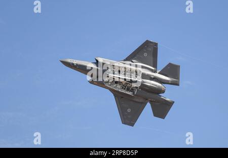 (190228) -- MELBOURNE, 28 febbraio 2019 -- un Australian Defence Force F-35 si esibisce durante l'Australian International Airshow and Aerospace & Defence Exposition presso l'Avalon Airport, Melbourne, il 28 febbraio 2019. ) AUSTRALIA-MELBOURNE-AIRSHOW BaixXuefei PUBLICATIONxNOTxINxCHN Foto Stock