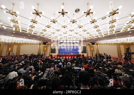 (190305) -- PECHINO, 5 marzo 2019 -- li Wei, Qin Boyong, Chen Yulu, Wang Peian e Liu Bingjiang, membri del 13° Comitato Nazionale della Conferenza consultiva politica del popolo cinese (CPPCC), partecipare a una conferenza stampa sulla vittoria delle tre principali battaglie di prevenzione e di disinnesco dei rischi principali, attuando una riduzione mirata della povertà, e prevenire e controllare l'inquinamento, per la seconda sessione del 13° Comitato Nazionale CPPCC a Pechino, capitale della Cina, 5 marzo 2019. ) (DUE SESSIONI)CINA-PECHINO-CPPCC-CONFERENZA STAMPA (CN) SHENXBOHAN PUBLICATIONXNOTXINXCHN Foto Stock