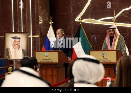 (190306) -- KUWAIT CITY, 6 marzo 2019 -- il ministro degli Esteri russo Sergey Lavrov (L, Rear) e il vice primo ministro e ministro degli Esteri kuwaitiano Sabah Khaled al-Hamad al-Sabah (R, Rear) partecipano a una conferenza stampa nella città del Kuwait, capitale del Kuwait, il 6 marzo 2019. La Russia sostiene tutti gli sforzi del Kuwait e accoglie con favore i mezzi per preservare l'unità del Consiglio di cooperazione del Golfo (CCG), ha detto Sergey Lavrov mercoledì. ) KUWAIT-KUWAIT CITY-RUSSIA-FM-CONFERENZA STAMPA JOSEPHXSHAGRA PUBLICATIONXNOTXINXCHN Foto Stock