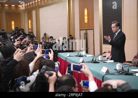 (190308) - PECHINO, 8 marzo 2019 -- il consigliere di Stato cinese e ministro degli Esteri Wang Yi partecipa a una conferenza stampa sulla politica estera e le relazioni della Cina ai margini della seconda sessione del XIII Congresso Nazionale del popolo a Pechino, capitale della Cina, 8 marzo 2019. ) (DUE SESSIONI)CINA-PECHINO-NPC-CONFERENZA STAMPA-WANG YI (CN) WANGXPENG PUBLICATIONXNOTXINXCHN Foto Stock