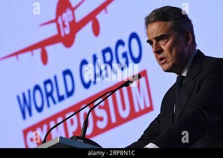 (190312) -- SINGAPORE, 12 marzo 2019 -- Direttore generale e Amministratore delegato dell'International Air Transport Association (IATA) Alexandre de Juniac interviene alla cerimonia di apertura del 13° World Cargo Symposium IATA tenutosi a Singapore il 12 marzo 2019. ) SINGAPORE-IATA-WORLD CARGO SYMPOSIUM-OPENING THENXCHIHXWEY PUBLICATIONXNOTXINXCHN Foto Stock