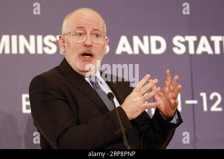 (190313) -- BUCAREST, 13 marzo 2019 -- il primo vicepresidente della Commissione europea Frans Timmermans interviene durante una conferenza stampa a Bucarest, in Romania, il 12 marzo 2019. Il futuro quadro finanziario pluriennale dell'Unione europea (UE) deve rispondere sia alle priorità dell'UE sia alle nuove sfide inaspettate, ha affermato martedì Timmermans. ) ROMANIA-BUCAREST-EU-BUDGET CristianxCristel PUBLICATIONxNOTxINxCHN Foto Stock