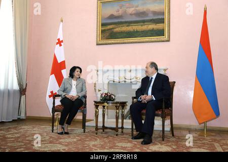 (190313) -- EREVAN, 13 marzo 2019 (Xinhua) -- il presidente armeno Armen Sarkissian (R) tiene un incontro con il presidente georgiano in visita Salome Zourabichvili a Erevan, Armenia, 13 marzo 2019. (Xinhua/Gevorg Ghazaryan) ARMENIA-EREVAN-GEORGIAN PRESIDNET-VISIT PUBLICATIONxNOTxINxCHN Foto Stock