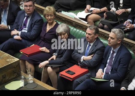 (190313) -- LONDRA, 13 marzo 2019 -- il primo ministro britannico Theresa May (C) è visto durante il voto di no-Deal Brexit alla camera dei comuni di Londra, in Gran Bretagna, il 13 marzo 2019. Mercoledì i deputati britannici hanno votato per respingere la Brexit senza accordo in qualsiasi momento sulla scia della sconvolgente sconfitta di martedì sera del primo ministro britannico Theresa May. PARLAMENTO DEL REGNO UNITO/) CREDITO OBBLIGATORIO AD HOC: PARLAMENTO DEL REGNO UNITO/ GRAN BRETAGNA-LONDRA-NO-DEAL BREXIT-MPS-REJECTION JESSICAXTAYLOR PUBLICATIONXNOTXINXCHN Foto Stock