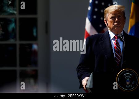 (190320) -- WASHINGTON D.C., 20 marzo 2019 (Xinhua) -- il presidente degli Stati Uniti Donald Trump partecipa a una conferenza stampa congiunta con il suo omologo brasiliano Jair Bolsonaro (non nella foto) al Rose Garden della Casa Bianca a Washington D.C., negli Stati Uniti, il 19 marzo 2019. Martedì il presidente degli Stati Uniti Donald Trump ha indicato che potrebbe sostenere il Brasile per aderire all'Organizzazione del Trattato del Nord Atlantico (NATO) e all'Organizzazione per la cooperazione e lo sviluppo economico (OCSE), poiché le due nazioni si aspettavano di promuovere la loro cooperazione economica. (Xinhua/Ting Shen) USA-WASHINGTON D.C.-TRUMP-BRASILE Foto Stock