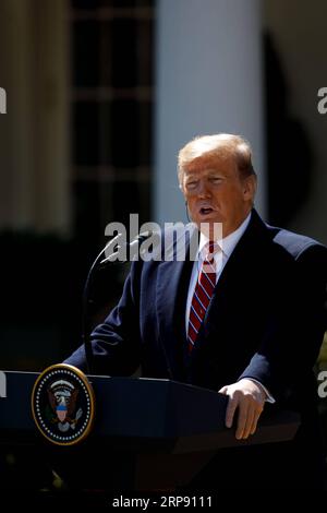 (190320) -- WASHINGTON D.C., 20 marzo 2019 (Xinhua) -- il presidente degli Stati Uniti Donald Trump partecipa a una conferenza stampa congiunta con il suo omologo brasiliano Jair Bolsonaro (non nella foto) al Rose Garden della Casa Bianca a Washington D.C., negli Stati Uniti, il 19 marzo 2019. Martedì il presidente degli Stati Uniti Donald Trump ha indicato che potrebbe sostenere il Brasile per aderire all'Organizzazione del Trattato del Nord Atlantico (NATO) e all'Organizzazione per la cooperazione e lo sviluppo economico (OCSE), poiché le due nazioni si aspettavano di promuovere la loro cooperazione economica. (Xinhua/Ting Shen) USA-WASHINGTON D.C.-TRUMP-BRASILE Foto Stock