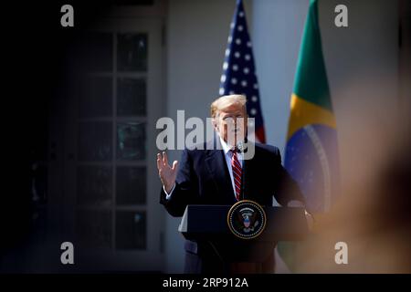 (190320) -- WASHINGTON D.C., 20 marzo 2019 (Xinhua) -- il presidente degli Stati Uniti Donald Trump partecipa a una conferenza stampa congiunta con il suo omologo brasiliano Jair Bolsonaro (non nella foto) al Rose Garden della Casa Bianca a Washington D.C., negli Stati Uniti, il 19 marzo 2019. Martedì il presidente degli Stati Uniti Donald Trump ha indicato che potrebbe sostenere il Brasile per aderire all'Organizzazione del Trattato del Nord Atlantico (NATO) e all'Organizzazione per la cooperazione e lo sviluppo economico (OCSE), poiché le due nazioni si aspettavano di promuovere la loro cooperazione economica. (Xinhua/Ting Shen) USA-WASHINGTON D.C.-TRUMP-BRASILE Foto Stock