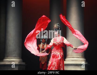 (190320) -- PECHINO, 20 marzo 2019 -- artisti cinesi eseguono la versione dell'Opera di Pechino di Turandot a Roma, Italia, 5 febbraio 2019. ) Xinhua in primo piano: La prossima visita di Xinhua per imprimere nuovo slancio alla partnership Cina-UE GongxQing PUBLICATIONxNOTxINxCHN Foto Stock