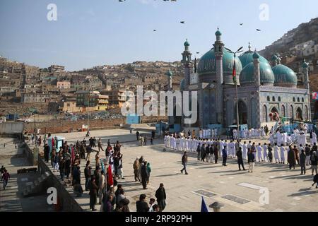 (190321) -- KABUL, 21 marzo 2019 -- la gente si riunisce al santuario Sakhi durante la celebrazione del festival annuale di Nawroz a Kabul, capitale dell'Afghanistan, il 21 marzo 2019. ) AFGHANISTAN-KABUL-CELEBRATION-NAWROZ RahmatxAlizadah PUBLICATIONxNOTxINxCHN Foto Stock