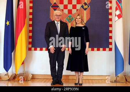 (190321) -- ZAGABRIA, 21 marzo 2019 -- il presidente croato Kolinda Grabar-Kitarovic (R) e il presidente tedesco Frank-Walter Steinmeier posano per una foto a Zagabria, capitale della Croazia, 21 marzo 2019. La Croazia è il ponte tra il blocco europeo e i paesi del sud-est europeo con cui si unisce al passato comune, ha affermato il presidente tedesco Frank-Walter Steinmeier, che è in visita ufficiale di due giorni in Croazia, qui giovedì. ) CROAZIA-ZAGABRIA-GERMANIA-PRESIDENTE-VISITA GoranxStanzl PUBLICATIONxNOTxINxCHN Foto Stock