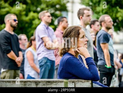 (190322) - WELLINGTON, 22 marzo 2019 (Xinhua) -- la gente partecipa ad una cerimonia di lutto ad Auckland, nuova Zelanda, 22 marzo 2019. Una settimana dopo gli attacchi terroristici di Christchurch, i neozelandesi in tutto il paese si sono riuniti in due minuti di silenzio per ricordare coloro che erano stati uccisi mentre adoravano due moschee venerdì pomeriggio. (Xinhua/li qiaoqiao) NUOVA ZELANDA-CHRISTCHURCH ATTACCHI TERRORISTICI-LUTTO PUBLICATIONxNOTxINxCHN Foto Stock