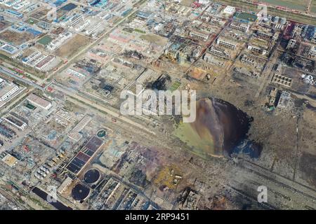 (190322) -- XIANGSHUI, 22 marzo 2019 (Xinhua) -- foto aerea scattata il 22 marzo 2019 mostra il sito di un'esplosione in un parco industriale chimico nella contea di Xiangshui di Yancheng, nella provincia di Jiangsu della Cina orientale. Migliaia di vigili del fuoco e operatori medici e centinaia di ambulanze e camion dei pompieri si sono Uniti a un salvataggio totale dopo che un'esplosione ha scosso un impianto chimico giovedì in un parco industriale nella contea di Xiangshui. L'esplosione ha ucciso almeno 47 persone e ferito centinaia di altre, 90 delle quali gravemente. (XINHUA/JI CHUNPENG) (SPOT NEWS)CHINA-JIANGSU-XIANGSHUI-EXPLOSION-SITE (CN) PUBL Foto Stock