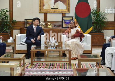 (190322) -- DACCA, 22 marzo 2019 (Xinhua) -- il presidente della Lega Awami del Bangladesh (AL) e primo ministro Sheikh Hasina (R) incontra Song Tao, ministro del Dipartimento internazionale del Comitato centrale del Partito Comunista Cinese, a Dacca, Bangladesh, il 21 marzo 2019. (Xinhua/Liu Chuntao) BANGLADESH-DHAKA-PM-CHINA-MEETING PUBLICATIONxNOTxINxCHN Foto Stock