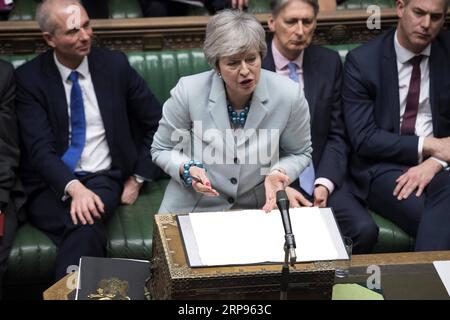 (190325) -- LONDRA, 25 marzo 2019 -- il primo ministro britannico Theresa May (fronte) è stato visto durante la dichiarazione del primo ministro alla camera dei comuni di Londra, Regno Unito, il 25 marzo 2019. Il primo ministro britannico Theresa May ha detto lunedì che non c'è ancora sufficiente sostegno alla camera dei comuni per un terzo voto sul suo accordo sulla Brexit. CREDITO OBBLIGATORIO AD HOC: BRITAIN-LONDON-PM-BREXIT DEAL UKxParliament/JessicaxTaylor PUBLICATIONxNOTxINxCHN Foto Stock