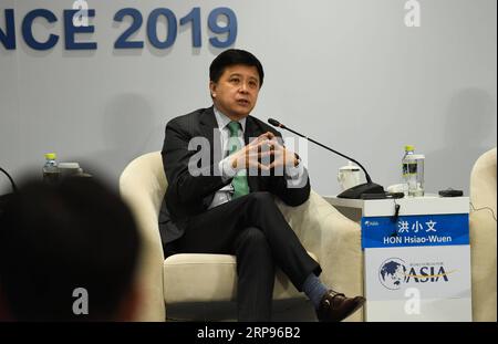 (190326) -- BOAO, 26 marzo 2019 (Xinhua) -- Hsiao-Wuen Hon, Corporate Vice president di Microsoft, Chairman of Microsoft Asia-Pacific R&D Group e Managing Director di Microsoft Research Asia, interviene alla sessione di Data: una Bonanza non sfruttata durante la Conferenza annuale del Boao Forum for Asia 2019 a Boao, nella provincia di Hainan della Cina meridionale, 26 marzo 2019. (Xinhua/Yang Guanyu) CHINA-BOAO FORUM-SESSION (CN) PUBLICATIONxNOTxINxCHN Foto Stock