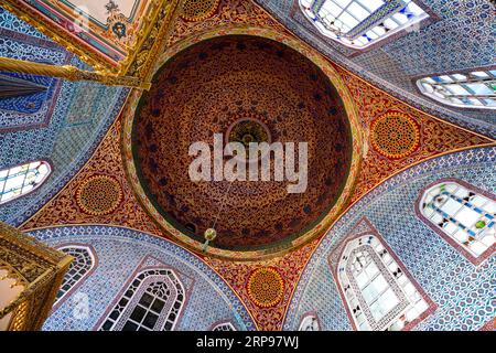 Camera da letto del Sultano Murad III presso l'Harem del Palazzo Topkapi. Istanbul, Turchia Foto Stock