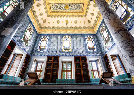 Biblioteca di Ahmed III situata al centro del terzo cortile del Palazzo Topkapi. Istanbul, Turchia Foto Stock