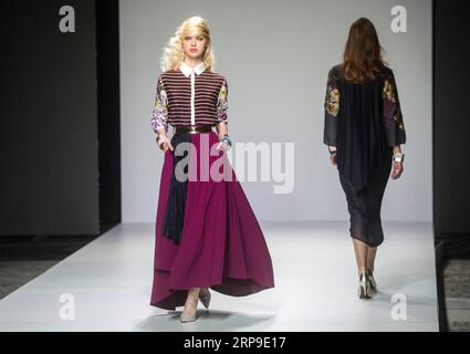 (190404) -- LUBIANA, 4 aprile 2019 (Xinhua) -- i modelli presentano le creazioni della designer serba Svetlana Jacovic durante la settimana della moda di Lubiana a Lubiana, Slovenia, il 3 aprile 2019. La settimana della moda di Lubiana, che si tiene ogni due anni in primavera e autunno, presenta le ultime collezioni di stilisti sloveni e stranieri. (Xinhua/Matic Stojs Lomovsek) SLOVENIA-LUBIANA-FASHION WEEK PUBLICATIONxNOTxINxCHN Foto Stock