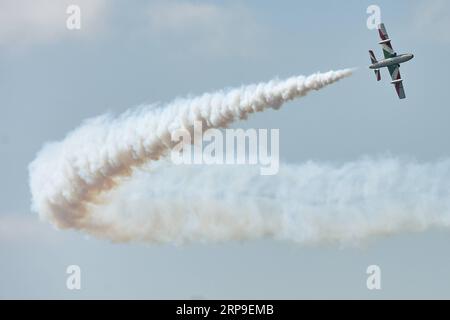KROATIEN, Flugshow der frecce Tricolori über Zadar (190404) -- ZARA, 4 aprile 2019 -- un aereo della squadra aerobatica dell'Aeronautica militare frecce Tricolori esegue in un volo di pratica a Zara, Croazia, 4 aprile 2019. ) CROAZIA-ZARA-SPETTACOLO AEROBATICO DinoxStanin PUBLICATIONxNOTxINxCHN Foto Stock