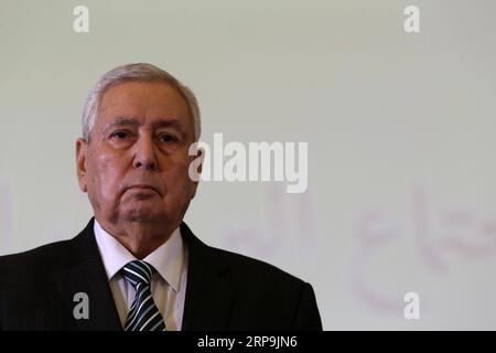 (190409) -- ALGERI, 9 aprile 2019 -- Abdelkader Bensalah partecipa a una cerimonia di giuramento ad Algeri, Algeria, il 9 aprile 2019. Martedì il parlamento algerino ha nominato Abdelkader Bensalah presidente ad interim, dopo le dimissioni del presidente Abdelaziz Bouteflika la scorsa settimana. ALGERIA-ALGERI-PRESIDENTE AD INTERIM huangxling PUBLICATIONxNOTxINxCHN Foto Stock