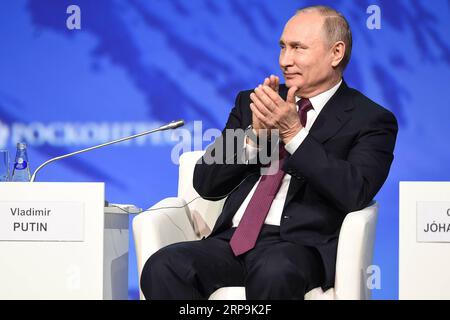 (190410) -- ST. PIETROBURGO, 10 aprile 2019 - il presidente russo Vladimir Putin partecipa al 5° Forum Artico Internazionale a St. Pietroburgo, Russia, 9 aprile 2019. Il 5° Forum Internazionale Artico si è tenuto a St. Pietroburgo per discutere lo sviluppo socio-economico dei territori artici. Evgeny Sinitsyn) RUSSIA-ST. PIETROBURGO-FORUM ARTICO INTERNAZIONALE lujinbo PUBLICATIONxNOTxINxCHN Foto Stock