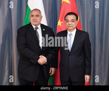 (190411) -- DUBROVNIK, 11 aprile 2019 -- il Premier cinese li Keqiang (R) incontra il primo ministro bulgaro Boyko Borissov, che è qui per partecipare all'ottavo incontro dei leader della Cina e dei paesi dell'Europa centrale e orientale (CEEC) nella città croata di Dubrovnik, 11 aprile 2019. ) CROAZIA-DUBROVNIK-CINA-LI KEQIANG-BULGARO PM-RIUNIONE SHENXHONG PUBLICATIONXNOTXINXCHN Foto Stock