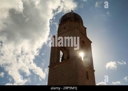 (190412) -- DUBROVNIK, 12 aprile 2019 -- il campanile è visibile nella città vecchia di Dubrovnik, nella Croazia meridionale, 11 aprile 2019. Situata nel sud della Croazia, Dubrovnik è una delle destinazioni turistiche più famose sul mare Adriatico. La città vecchia di Dubrovnik è stata dichiarata patrimonio mondiale dell'UNESCO nel 1979. Negli ultimi anni, Dubrovnik è diventata ampiamente nota come la principale location cinematografica in Croazia per King S Landing, la capitale dei sette Regni nella serie televisiva il Trono di Spade. CROAZIA-DUBROVNIK-CULTURA ZhengxHuansong PUBLICATIONxNOTxINxCHN Foto Stock