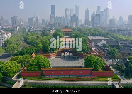 (190422) -- NANCHINO, 22 aprile 2019 (Xinhua) -- foto aerea scattata il 17 aprile 2019 mostra la vista del Palazzo Chaotiano a Nanchino, capitale della provincia di Jiangsu della Cina orientale. (Xinhua/li Bo) CHINA-JIANGSU-NANJING-SCENOGRAFIA (CN) PUBLICATIONxNOTxINxCHN Foto Stock