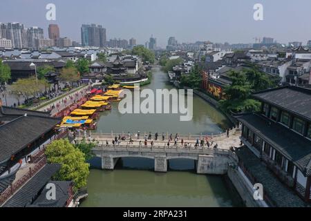 (190422) -- NANCHINO, 22 aprile 2019 (Xinhua) -- foto aerea scattata il 17 aprile 2019 mostra la vista dell'area panoramica del Tempio di Confucio a Nanchino, capitale della provincia di Jiangsu della Cina orientale. (Xinhua/li Bo) CHINA-JIANGSU-NANJING-SCENOGRAFIA (CN) PUBLICATIONxNOTxINxCHN Foto Stock