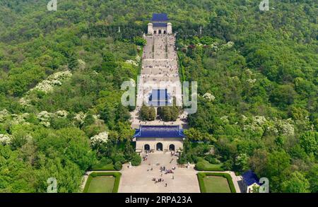 (190422) -- NANCHINO, 22 aprile 2019 (Xinhua) -- foto aerea scattata il 18 aprile 2019 mostra la vista del Mausoleo Sun Yat-sen a Nanchino, capitale della provincia di Jiangsu della Cina orientale. (Xinhua/li Bo) CHINA-JIANGSU-NANJING-SCENOGRAFIA (CN) PUBLICATIONxNOTxINxCHN Foto Stock