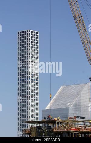 (190423) -- NEW YORK, 23 aprile 2019 -- il grattacielo residenziale 432 Park Avenue è visto dalla sede delle Nazioni Unite a New York, 23 aprile 2019. ) U.S.-NEW YORK-REAL ESTATE LixMuzi PUBLICATIONxNOTxINxCHN Foto Stock